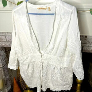 Soft Surroundings size Medium women’s embroidered top gorgeous floral detailing